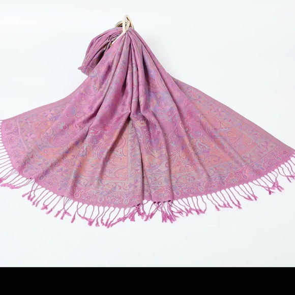 HANDMADE Rosey Pink Pashmina Scarf/ Hijab
Size: 180x70+x2x10cm - Picture 2 of 2